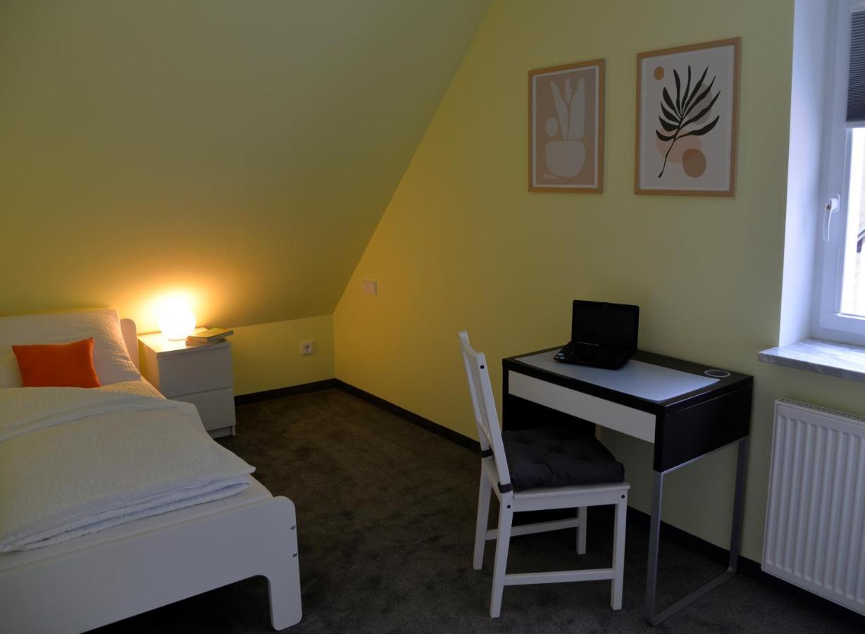 Am Quellenhaeuschen Apartment Naila Bagian luar foto